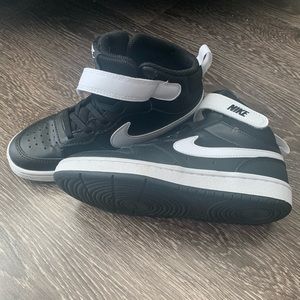 Nike Boy Sneaker Size 1Y